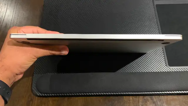 MacBook Pro 13" Retina display with Touch Bar and Touch ID62854390716290123