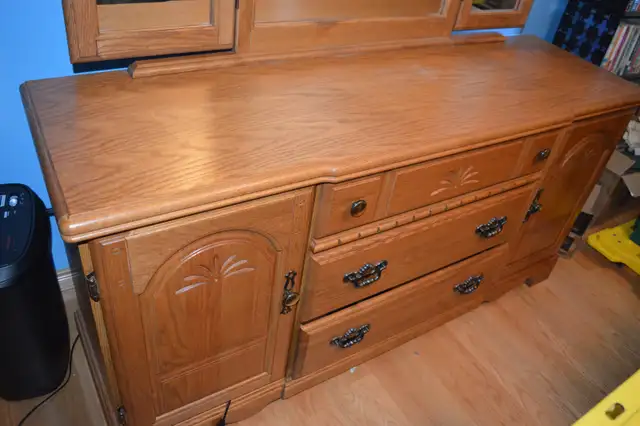 Solid Oak dresser with three mirrors in Dressers & Wardrobes in Kitchener / Waterloo - Image 3