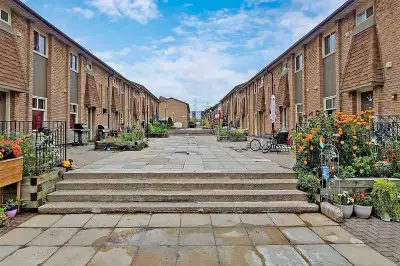 ✅Townhouse for Rent (Islington and Rexdale intersection) Spacious 3-bedroom, 2-bathroom apartment av...
