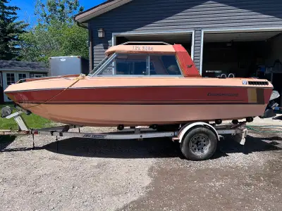 1985 Canaventure 17.5 ft with a 120HP (2.5L) 4-cylinder marine inboard/outboard motor. Boat is in go...