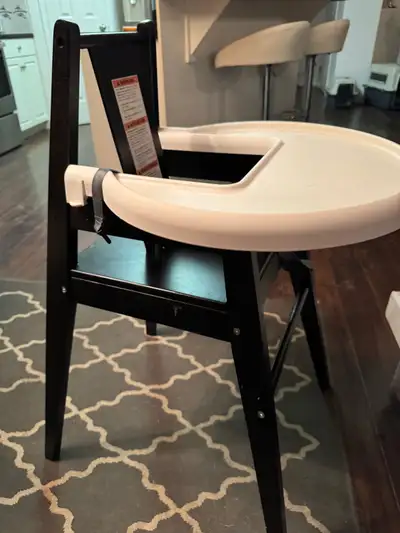 High chair very very good condition was baught hardly used little one is 3 years old now
