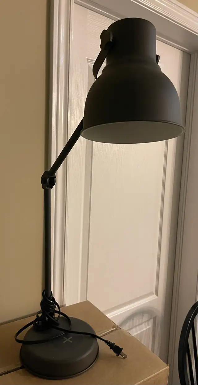 IKEAa Hektar work lamp with wireless charging dark grey in Indoor Lighting & Fans in Mississauga / Peel Region - Image 2