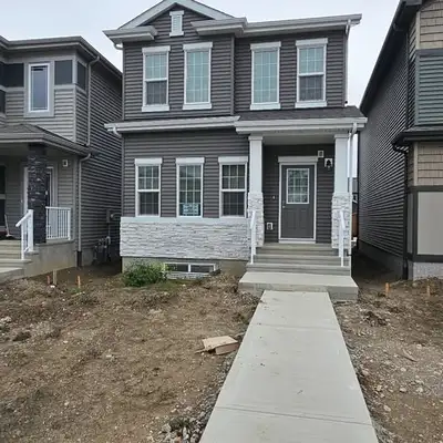 3 Beds 2.5 Baths House on 177a Ave NW T5E Northside.