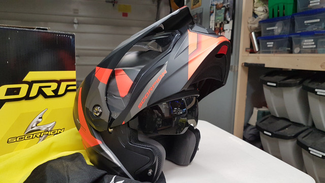 EXO-AT950 Scorpion modular helmet in Motorcycle Parts & Accessories in Nanaimo - Image 2