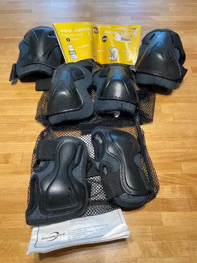 Kit XXS protège genoux/coudes/mains Enfant (vélo, roller blades) Pratiquement jamais utilisés. ◻️Hoc...