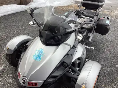 Spyder 2008 30000 km rien a faire dessus déjà plaquer et assurer rien a faire dessus raison de la ve...