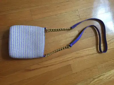 Petit sac en bandoulière lilas et or, View more