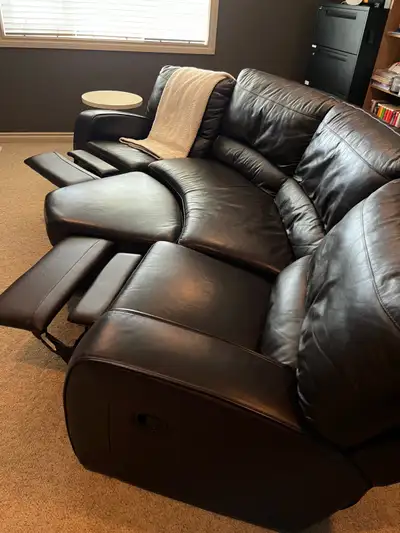 Sofa sectionnel en cuir, View more