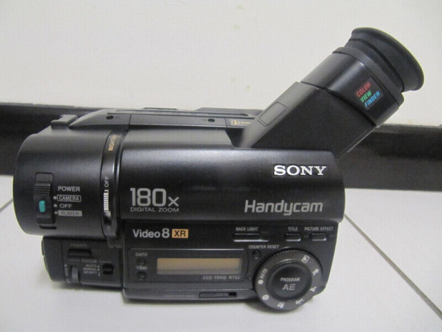 Classic Sony CCD-TR416 Video 8mm XR Camera X Cond Circa 2003 in Arts & Collectibles in Mississauga / Peel Region - Image 3