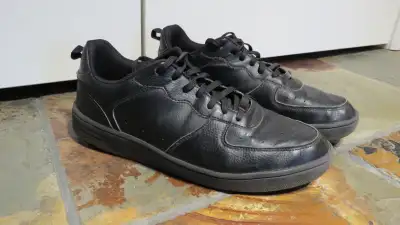 Souliers noirs homme en cuir, View more