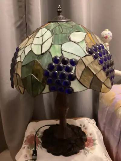 Beautiful vintage stained glass table lamp, Voir plus