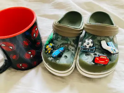 Get ready to step into adventure with these fun, used kids' Crocs, size 10, complete with charming c...