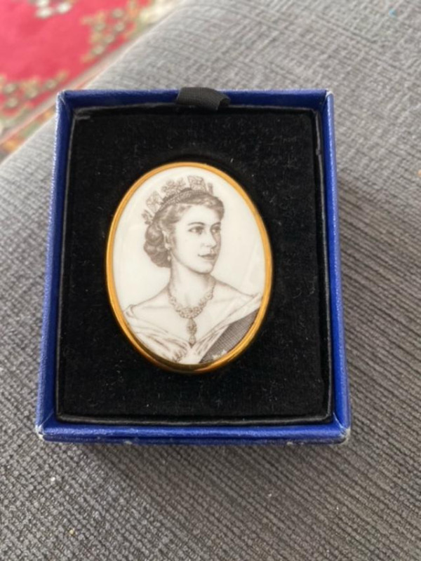 Bone China Coronation Pin in Arts & Collectibles in City of Halifax