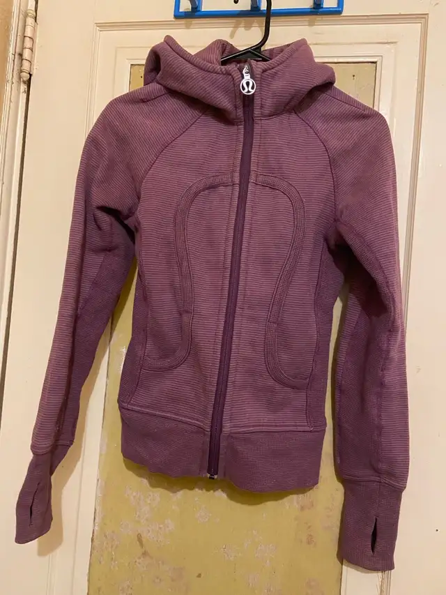 Lululemon zipper hoodie szXS (2) in Women's - Tops & Outerwear in City of Toronto - Image 2