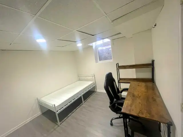 Private Room for Rent in Room Rentals & Roommates in Oshawa / Durham Region - Image 5