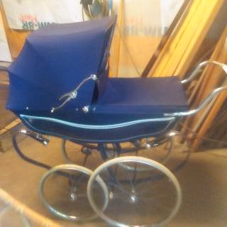 Antique Baby Pram in Strollers, Carriers & Car Seats in Owen Sound