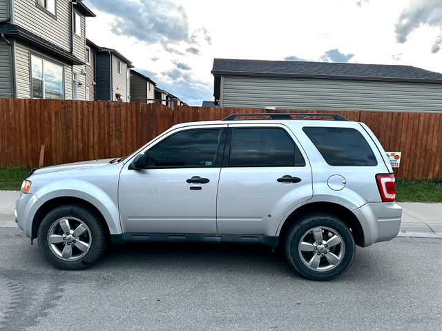 2012 Ford Escape XLT,  AWD- V6 in Cars & Trucks in Calgary - Image 2