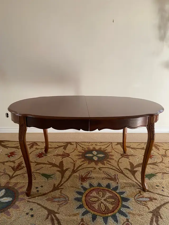 French Provincial Dining Table in Dining Tables & Sets in Mississauga / Peel Region - Image 5