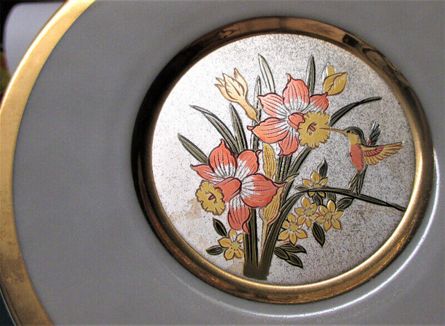 Vintage, Japanese Art Chokin Plate Gold Rim Hummingbird & Irises in Arts & Collectibles in Stratford - Image 4