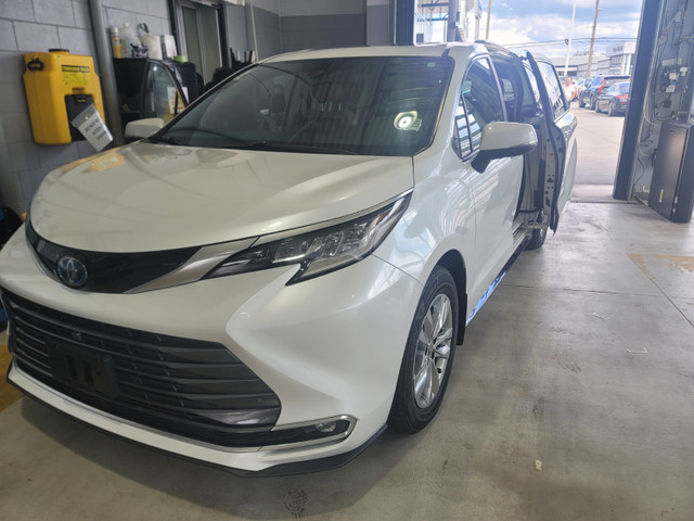 2022 Sienna limited AWD. 7 passengers in Cars & Trucks in St. Catharines