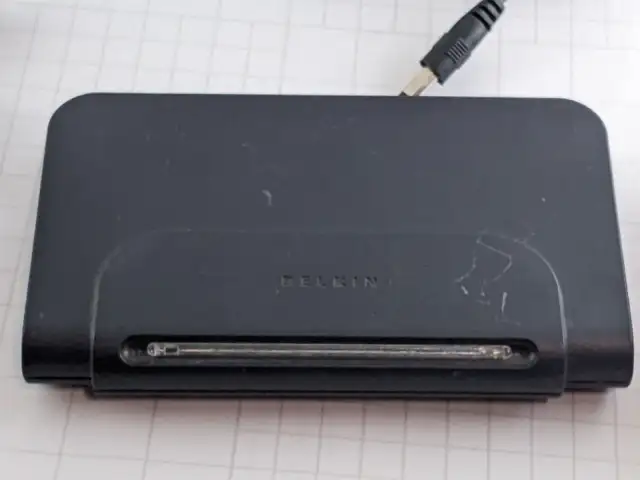 BELKIN 4 Port USB Powered Hub in Cables & Connectors in Hamilton - Image 3