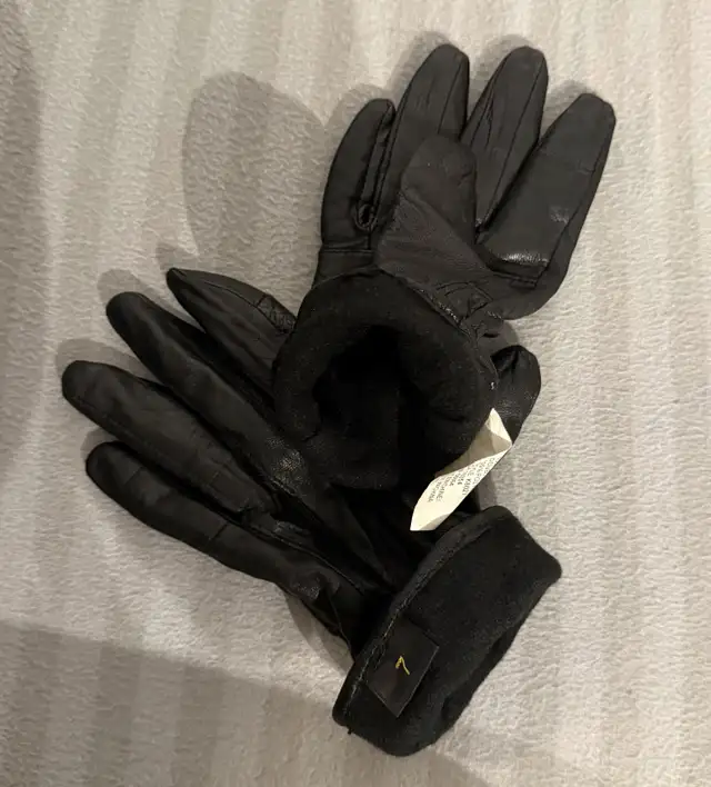 Women's Black Stylish Pure Leather Gloves Size 7 in Women's - Other in Oshawa / Durham Region - Image 6