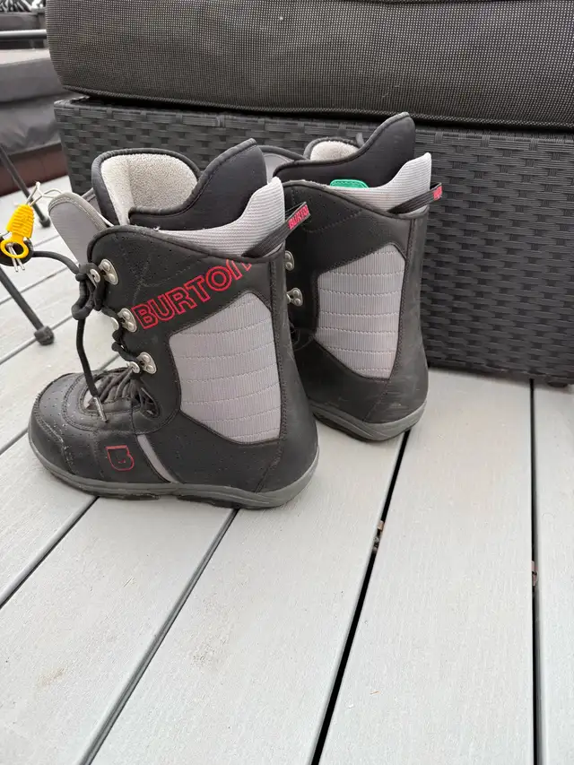 Burton Tribute Snowboard Boots in Snowboard in Calgary - Image 2