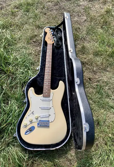 50th Anniversary Year 1995/96 American Fender Strat Left Handed, View more