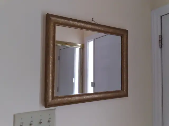 Elegant Gold Framed Classy Vintage Mirror in Home Décor & Accents in Ottawa - Image 2