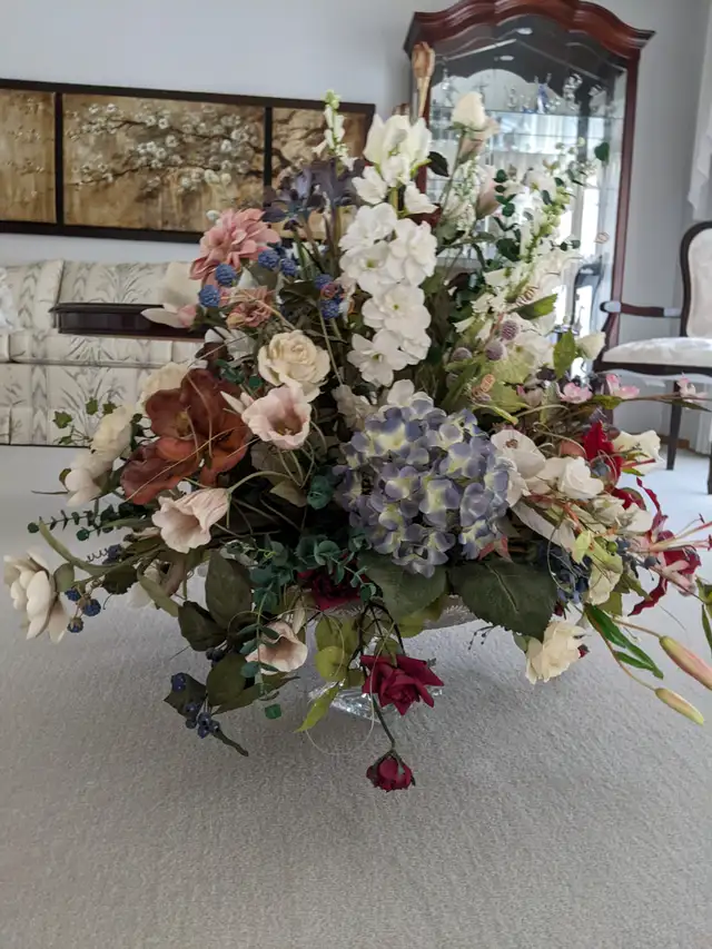 Floral Arrangements in Home Décor & Accents in Medicine Hat - Image 2