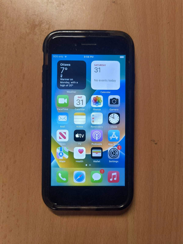 iPhone 8 64GB *New Battery* in Cell Phones in Calgary