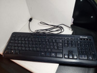 Microsoft wired keyboard 600 model 1576 / clavier avec fil usagé