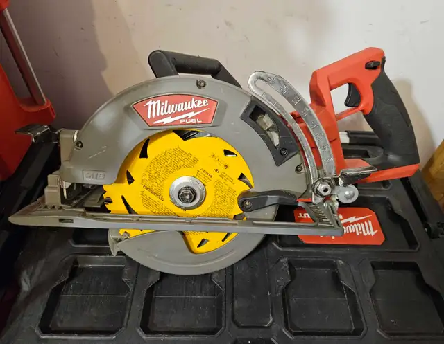 Milwaukee M18 Fuel 7-1/4" Rear handle Circular Saw