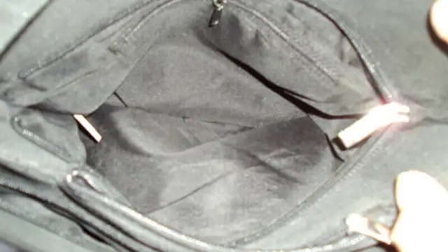 CALVIN KLEIN BLACK NYLON PURSE in Women's - Bags & Wallets in Mississauga / Peel Region - Image 4
