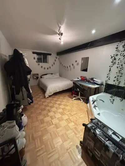 Chambre en coloc ok couple, pet friendly ⬇️ English will follow Bonjour à tous ! Mon copain et moi a...