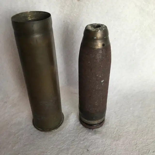 WW1 2 Pounder Shell Display 1918  Inert $100 in Arts & Collectibles in City of Toronto - Image 5
