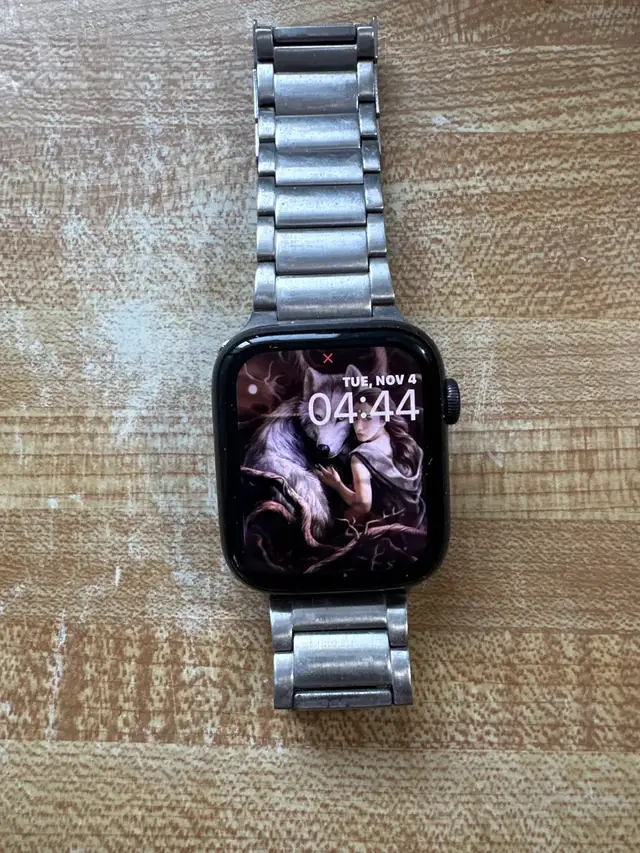 montre Apple série 4mm in Laptop Accessories in West Island - Image 3