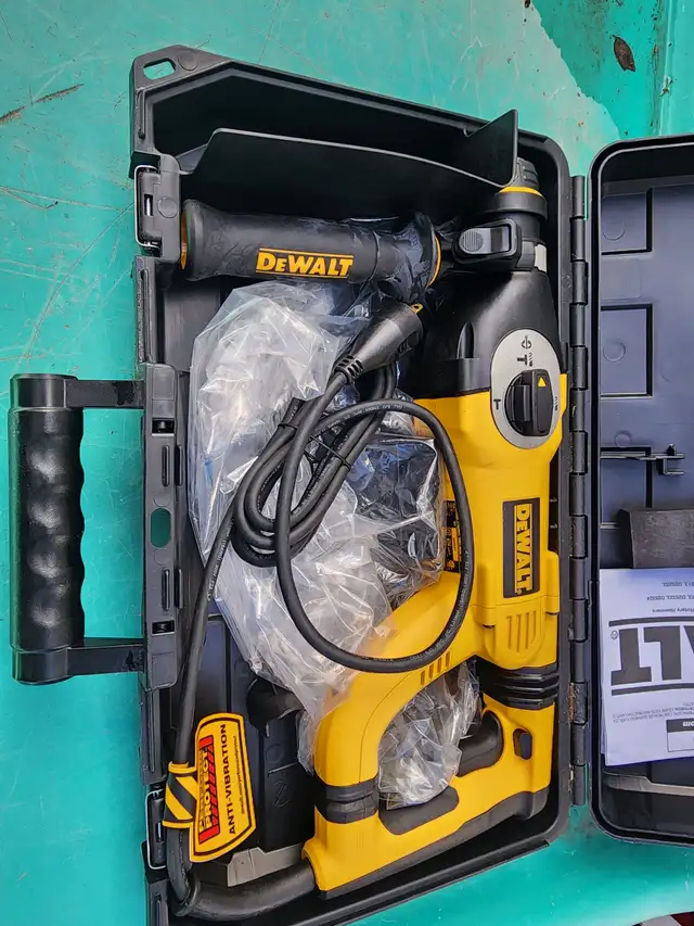 Dewalt D25223 D Handle 3 Mode SDS Hammer Drill Hard Plastic Case in Power Tools in Windsor Region - Image 6