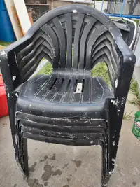 Chaises de patio en plastique peintes noires
