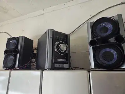 Hello. I have for sale a very powerful stereo for sale. AM/FM and CD player with aux cord and a base...