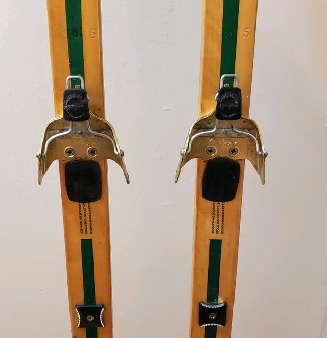 Vintage Wood Cross Country Skis Splitkein Sweden  in Arts & Collectibles in Barrie - Image 2