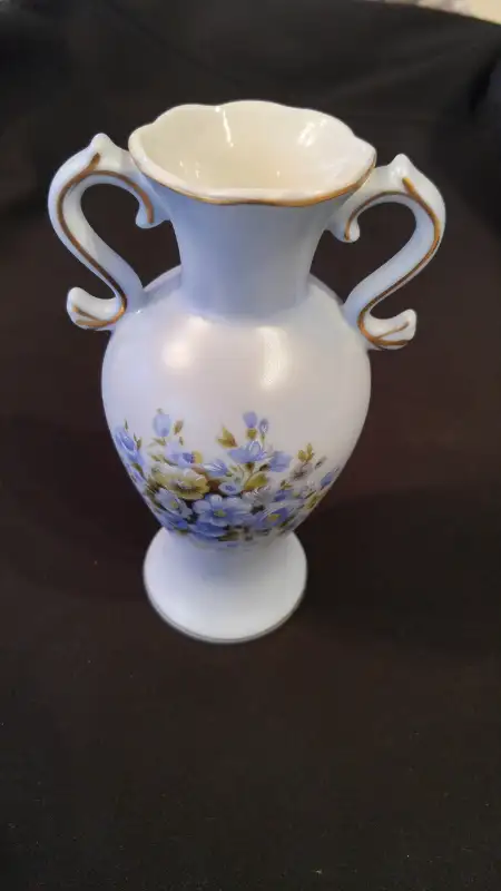 Japanese 6'' Tall Decorative Vase dans Décoration intérieure et accessoires dans Calgary - Image 4