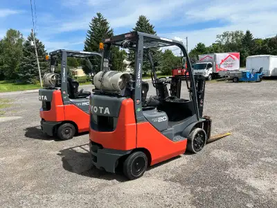 TOYOTA LPG forklift, model 8FGCU20. Year 2017 in perfect condition. Only 9500 hours. Capacity of 380...