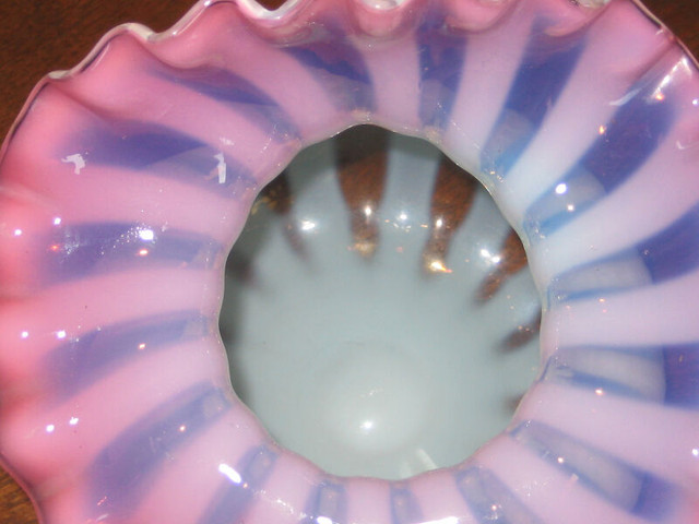 ANTIQUE HAND BLOWN NAILSEA GLASS VASE(LOCATION PORT DOVER) in Arts & Collectibles in St. Catharines - Image 4