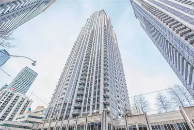 UNIT IS VACANT+49/F+700 S.F. Highly Desirable College Park 1, Steps To U Of T, Direct Access To Subw...