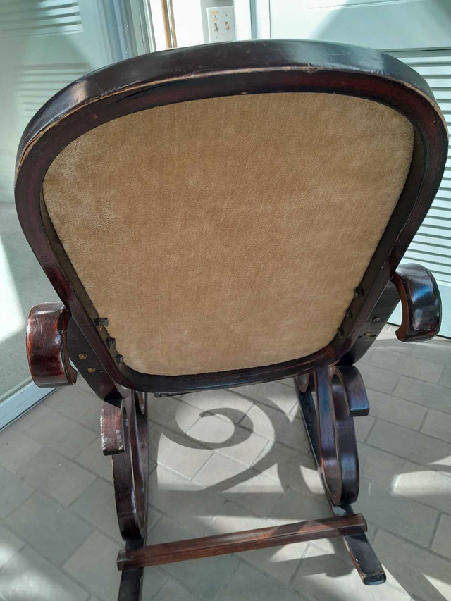 Bent Wood Rocking Chair in Chairs & Recliners in Markham / York Region - Image 2