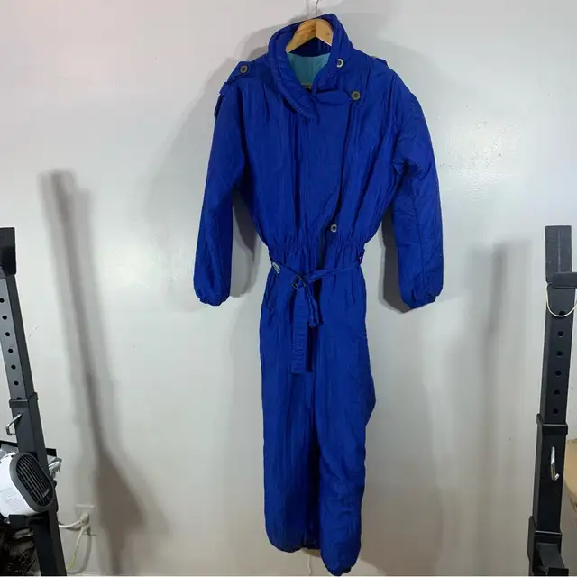 Vintage 80s ski suit / femme in Women's - Tops & Outerwear in City of Montréal - Image 4