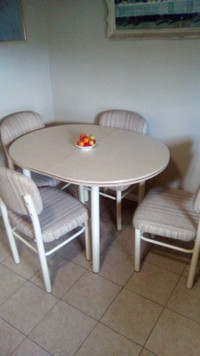 Dinning table & 4 chairs 