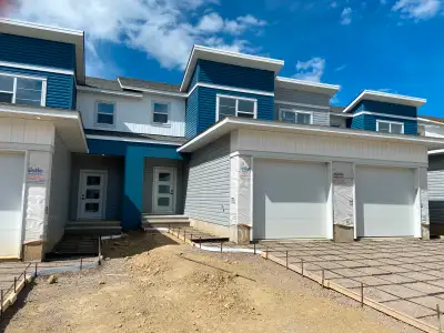 BRAND NEW 3 BED EXECUTIVE TOWNHOME SYLVAN LAKE