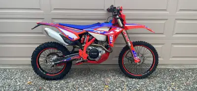 2022 beta 350 RR race edition in excellent condition. Fuel injected bike with factory map switch and...